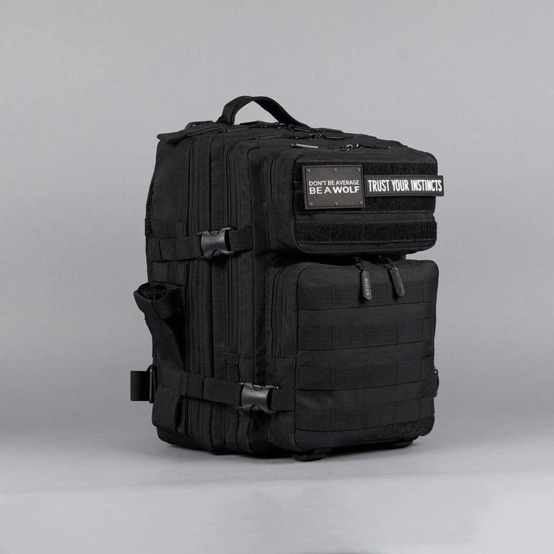 WOLFpak Mochila Negro Alpha de 25L resistente al agua, ideal para viaje o uso diario, con compartimento seguro y personalizable