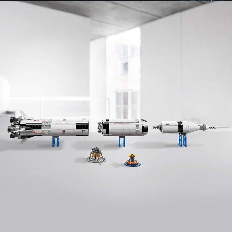 LEGO 92176 Ideas NASA Apollo Saturn V, cohete espacial y vehículos, set de construcción de coleccionista con soporte de exhibición
