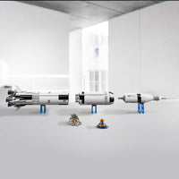 LEGO 92176 Ideas NASA Apollo Saturn V, cohete espacial y vehículos, set de construcción de coleccionista con soporte de exhibición