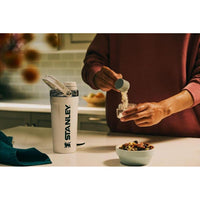 Stanley Activate - Botella agitadora acero inoxidable aislada, almacenamiento de base y tapa de flujo rápido