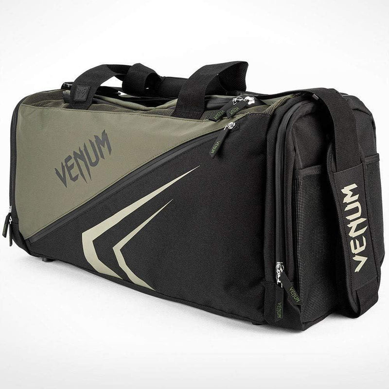 Venum Bolsa deportiva Trainer Lite Evo, amplia capacidad y ventilación con correa ajustable y acolchada