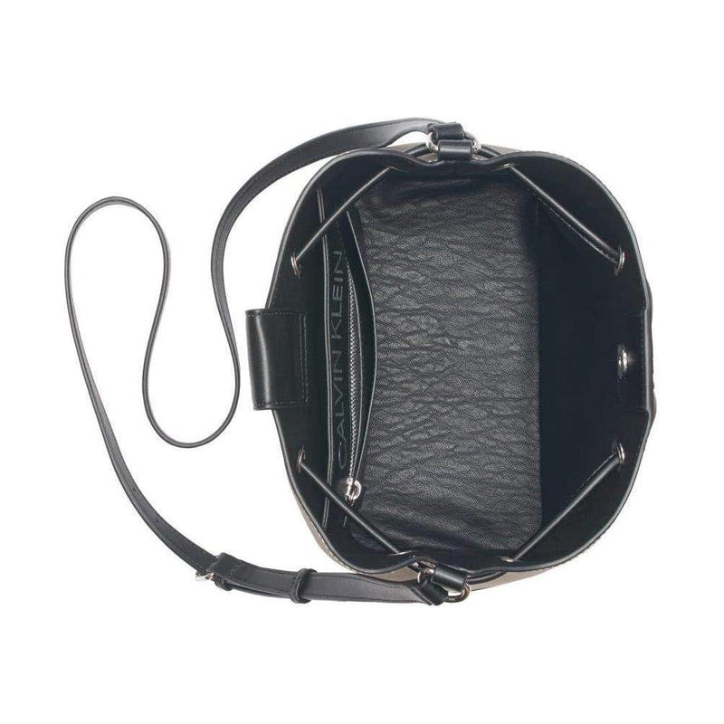 Bolsa al hombro Gabrianna de piel vegana Calvin Klein para mujer
