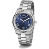 Reloj analógico GUESS con elegante diseño azul y plateado, pulsera de acero inoxidable y cierre de hebilla