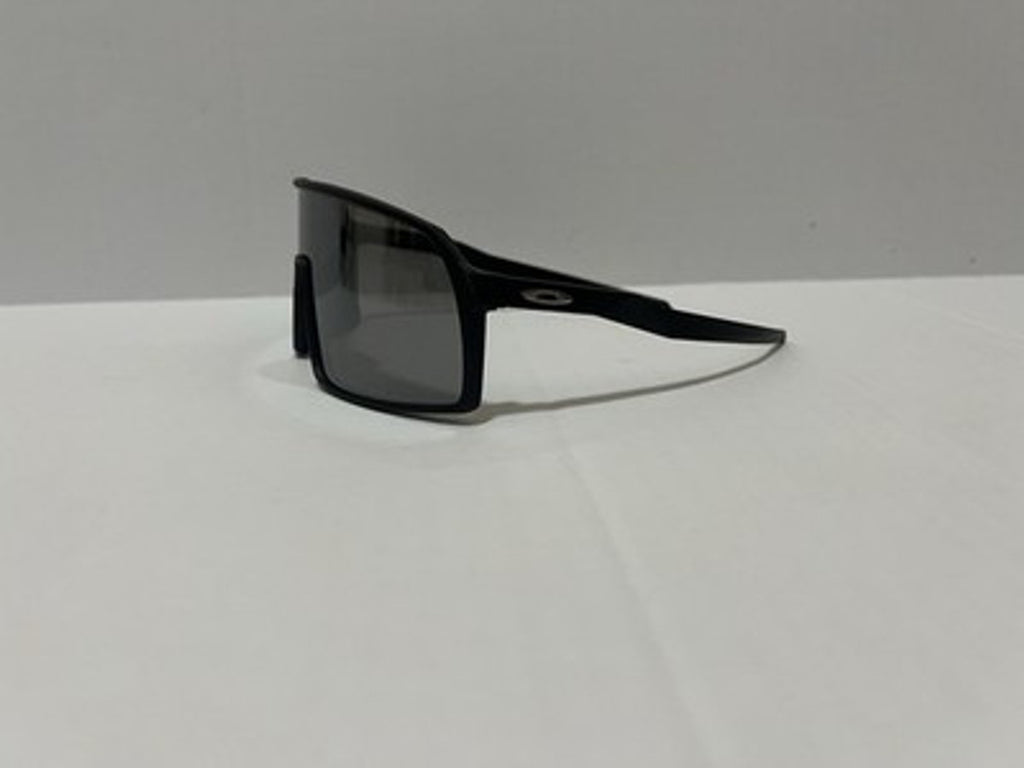 Oakley NEW OAKLEY OO9406 Sutro Rectangular Sunglasses Black frame - Prizm lens