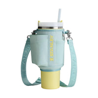 Stanley All Day Quencher Carry All, bolsa cruzada para vaso con correa ajustable, bolsillo para teléfono y funda para tarjeta, sin BPA