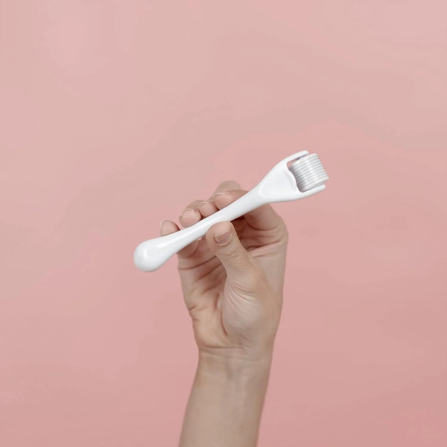 ROSELYNBOUTIQUE Beauty Derma Roller White 0.25mm Titanium Microneedles