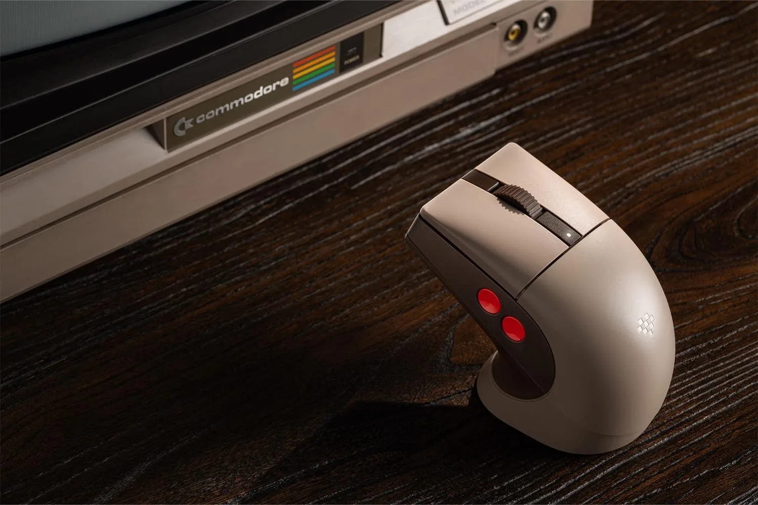 8Bitdo R8 Mouse with Charging Dock, PAW 3395 Optical Sensor, C64 Edition