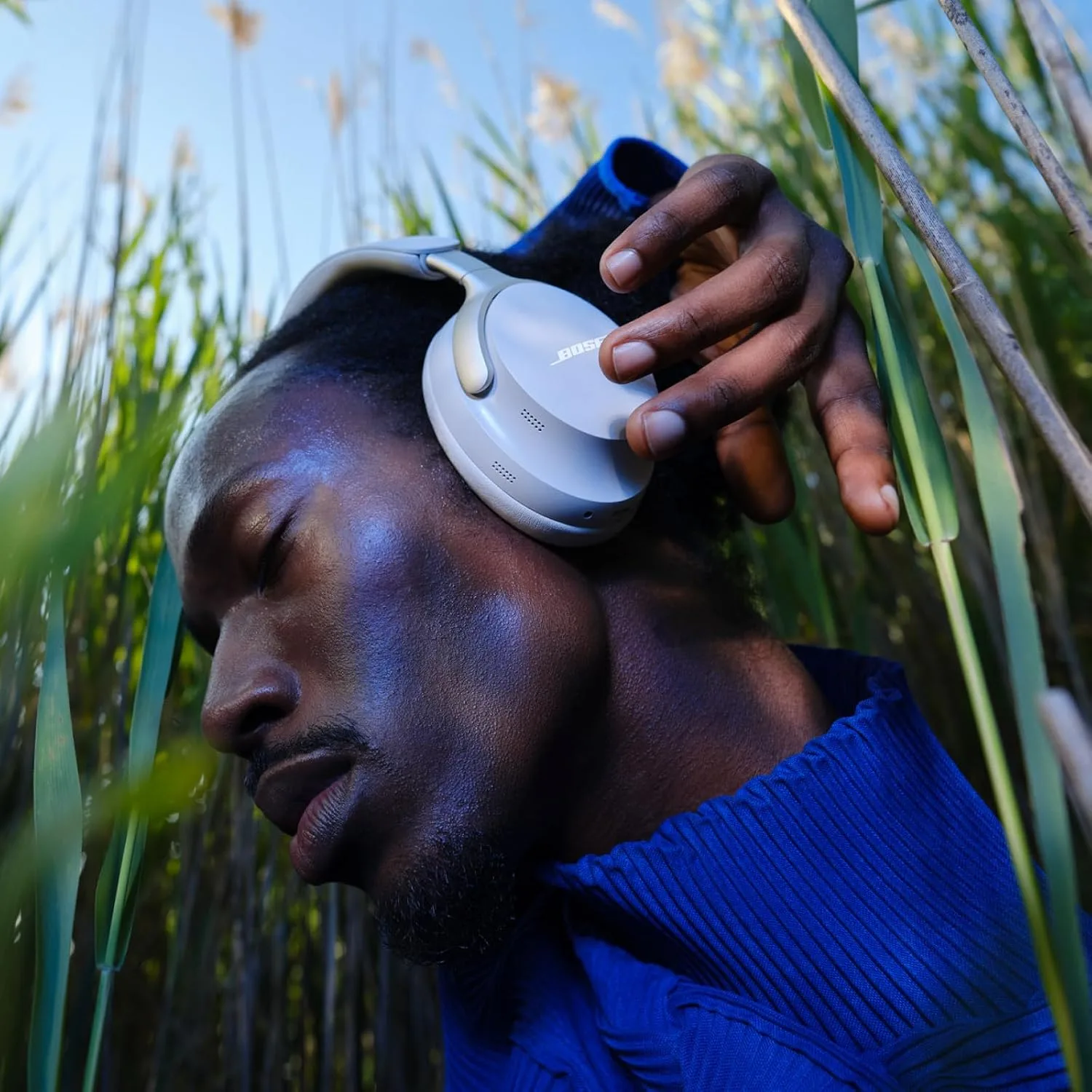 Bose QuietComfort Ultra Wireless Noise Cancelling Headphones with Spatial Audio, Over-The-Ear Headphones with Mic, Up to 24 Hours of Battery Life, White Smoke (Renewed)