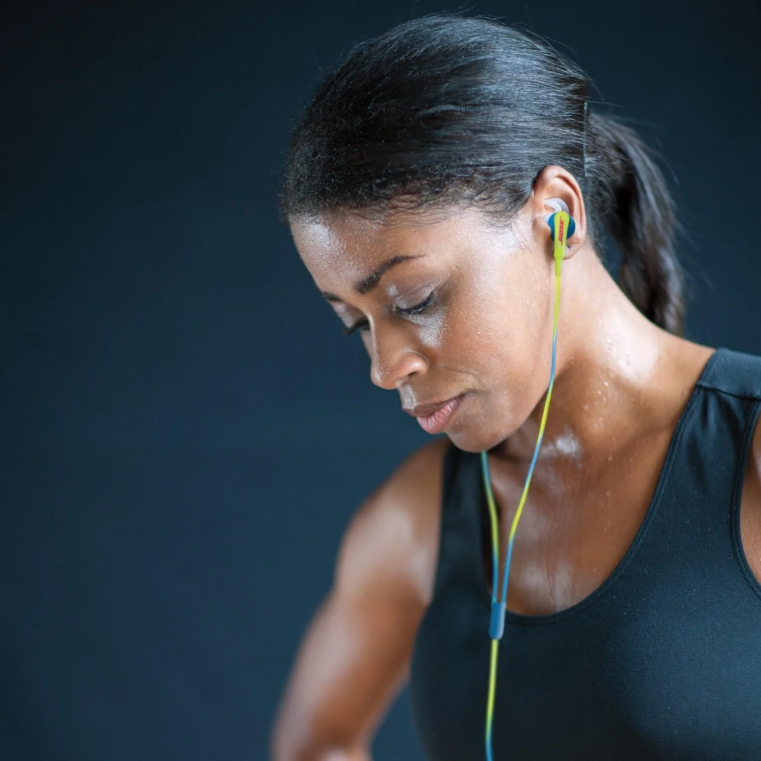 Bose SoundSport in-Ear Headphones for Apple Devices – Neon Blue, Sweat-Resistant, Inline Mic/Remote (Renewed)