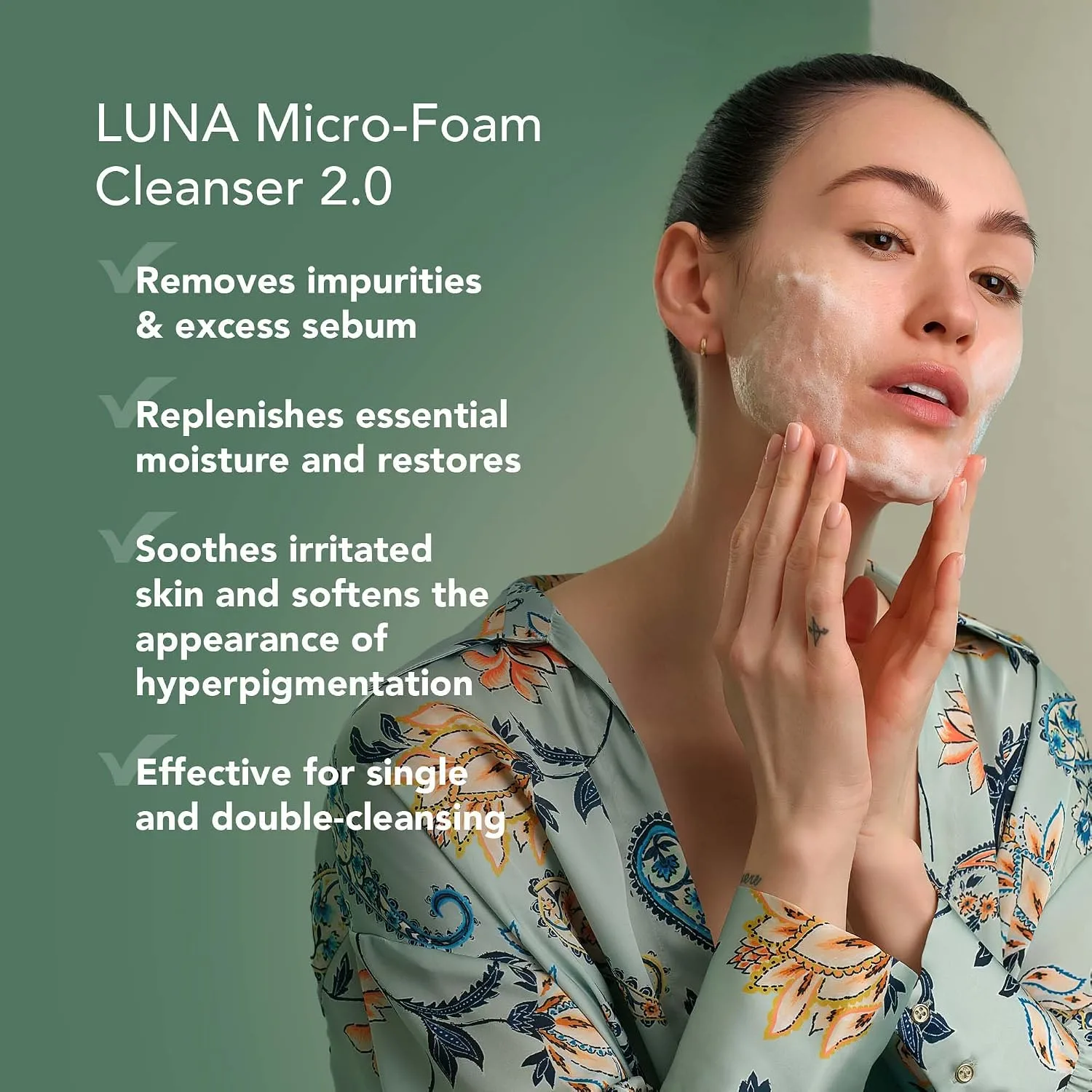 FOREO Luna 4 go Cleansing Brush + Luna Micro-Foam Face Cleanser 2.0 Bundle