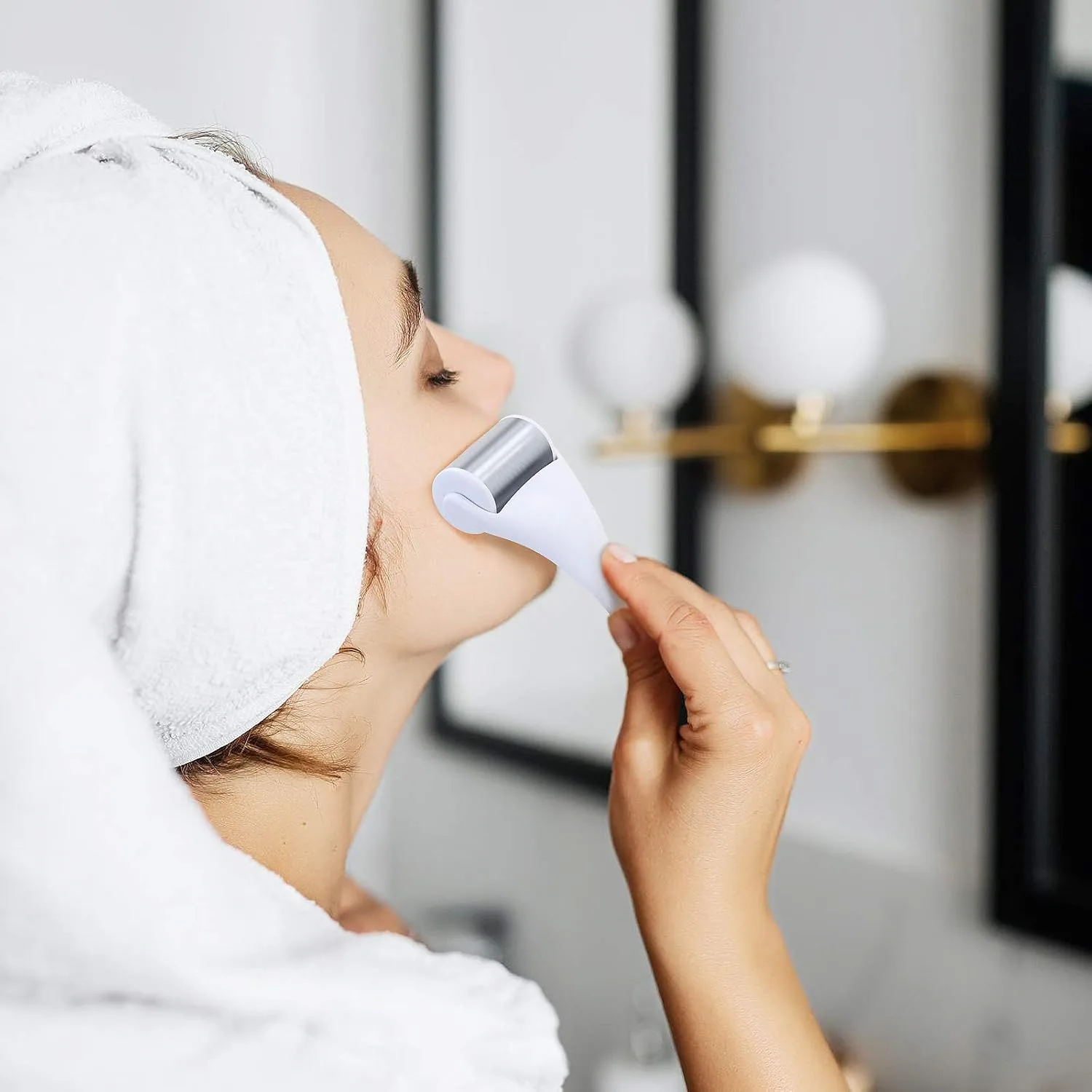 MAANGE Ice Roller For Face & Eye Roller for Puffiness,Stainless Steel Facial Roller Ice Face Roller Mini Roller Set (white 2 pcs)