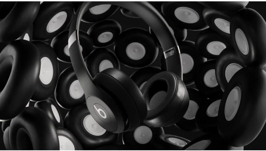 Beats Solo 4 - Wireless Bluetooth On-Ear Headphones, Apple & Android Compatible, Up to 50 Hours of Battery Life - Matte Black (Renewed)