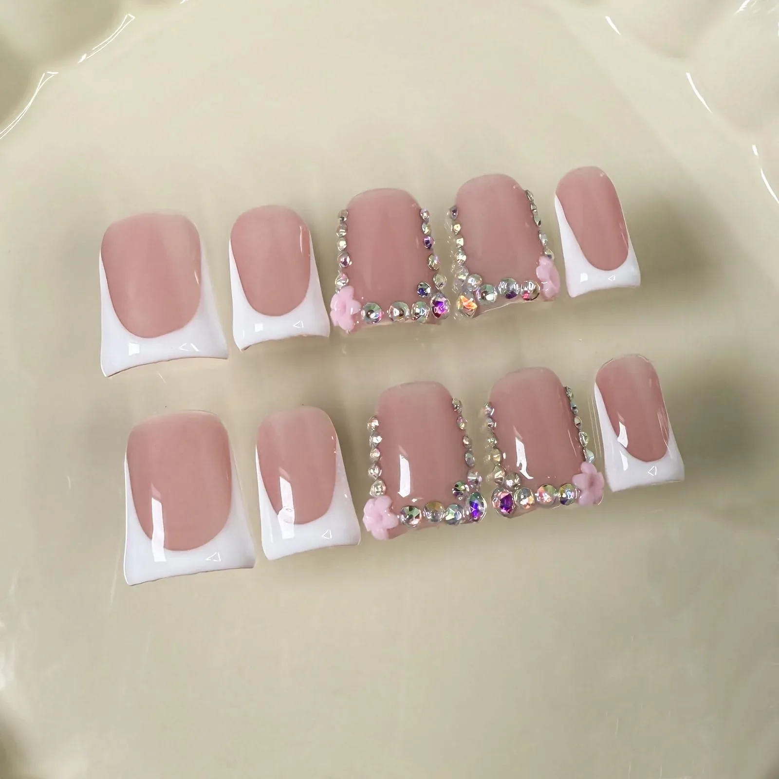 Uñas postizas cortas Duck White French Tip con flores 3D y strass, 10 piezas talla M
