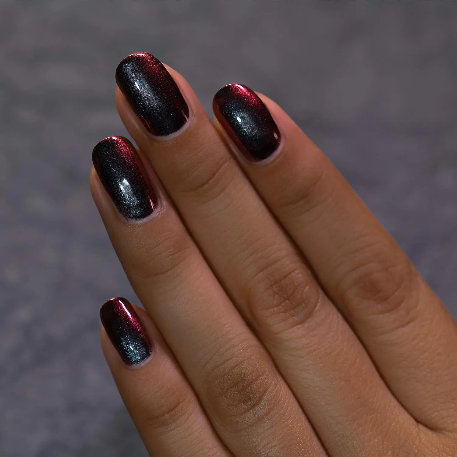 ILNP Eclipse - Black to Red Chrome Nail Polish, Color Changing Multichrome, Red and Black Nail Polish, Non-Toxic, Vegan
