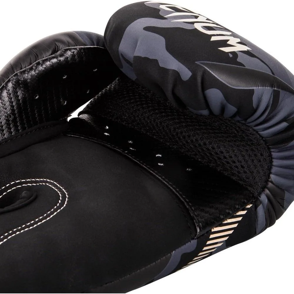 Guantes de boxeo Venum Impact con espuma de triple densidad y cierre de velcro para protección extra en entrenamientos