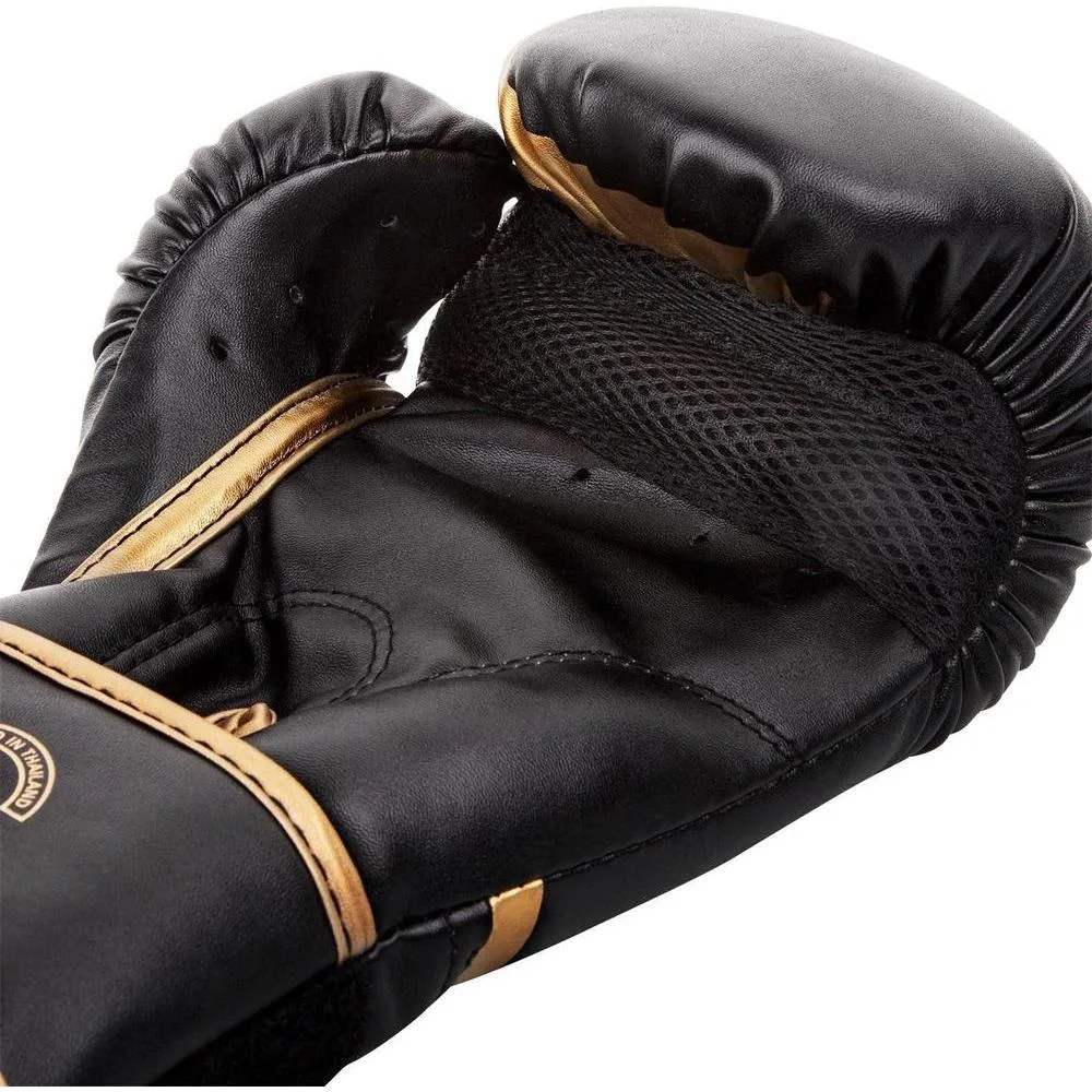 Guantes de boxeo Venum Challenger 2.0 en color negro y dorado, diseño atractivo y seguro para entrenamiento