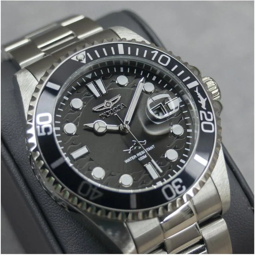 Reloj de cuarzo Invicta Pro Diver para hombre con correa de acero inoxidable y resistencia al agua
