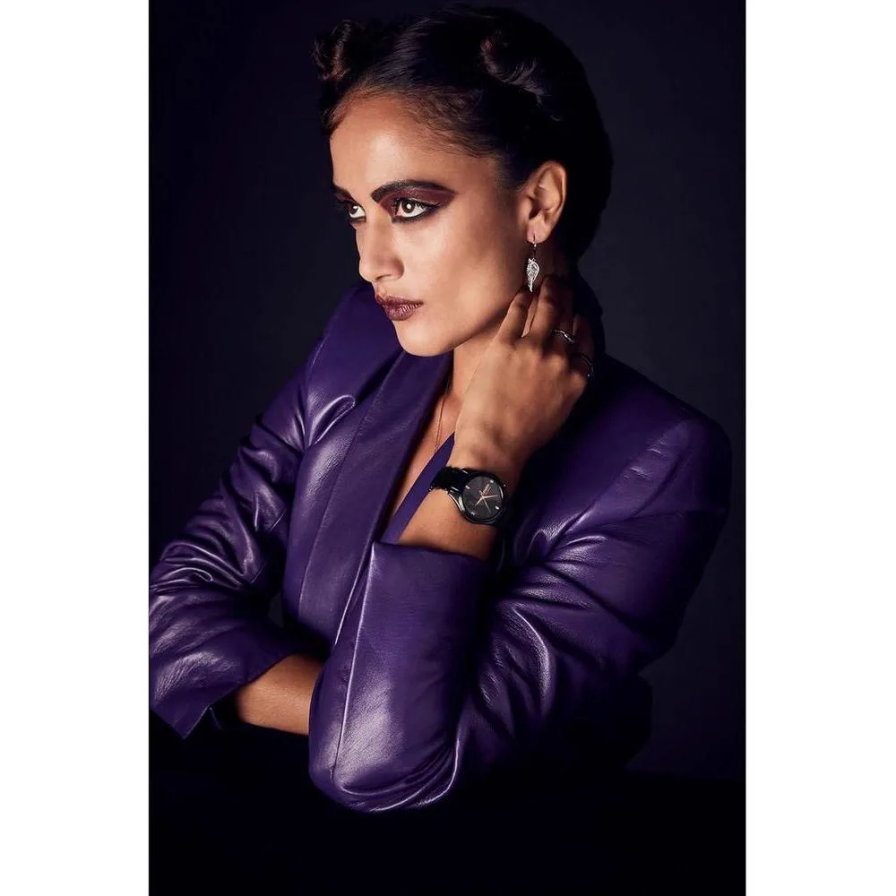 Reloj Citizen Eco-Drive Disney de acero inoxidable para mujer modelo Maléfica, diseño elegante y sofisticado