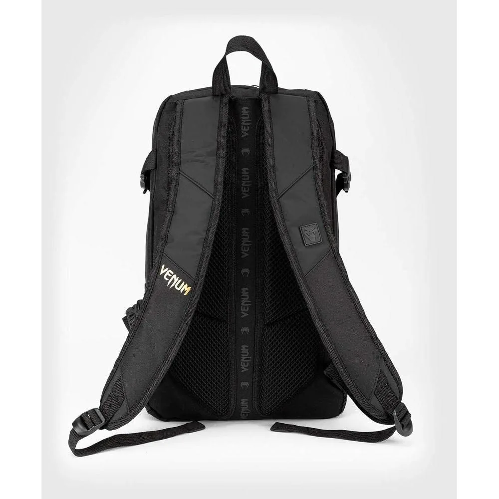 Mochila Venum Challenger Pro Evo con diseño ergonómico, correas ajustables y capacidad de 22,5 litros