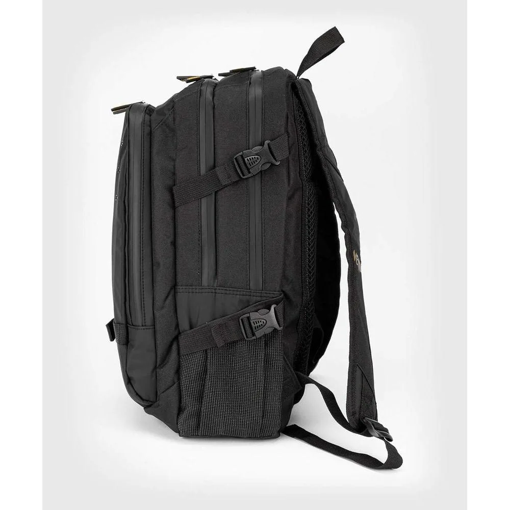 Mochila Venum Challenger Pro Evo con diseño ergonómico, correas ajustables y capacidad de 22,5 litros