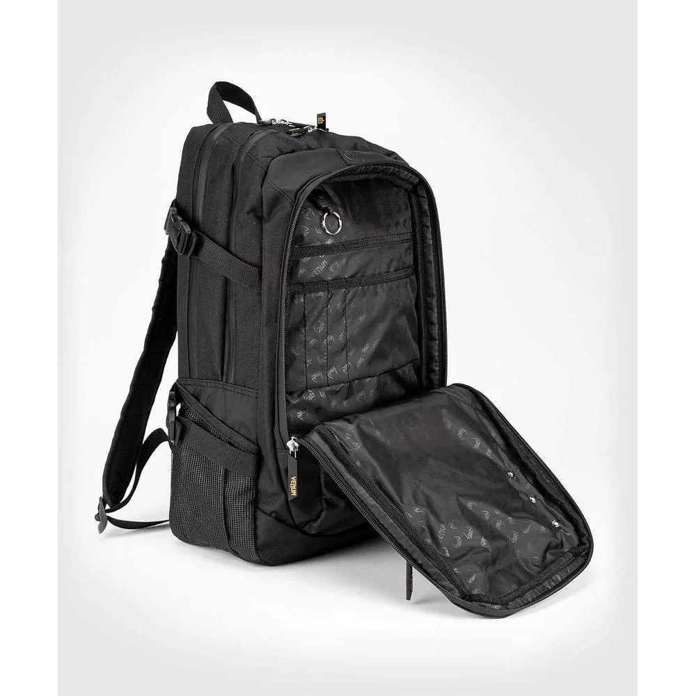 Mochila Venum Challenger Pro Evo con diseño ergonómico, correas ajustables y capacidad de 22,5 litros