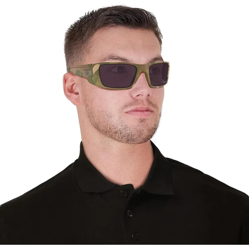 Oakley Gafas de sol rectangulares Fuel Cell para hombre con lentes Prizm Grey y óptica HDO para claridad y protección UV