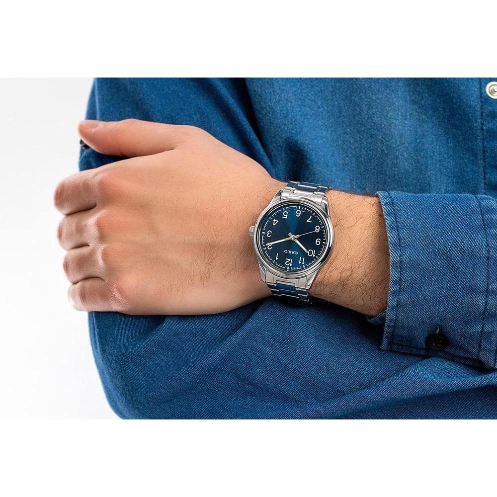 Reloj analógico Casio MTP-V005D-2B4 para hombre en acero inoxidable azul con movimiento de cuarzo y fácil lectura