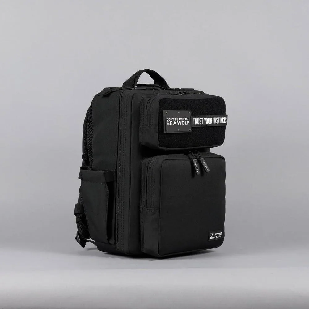 Mochila táctica impermeable WOLFpak con capacidad de 15L, diseño en color negro, personalizable y durable