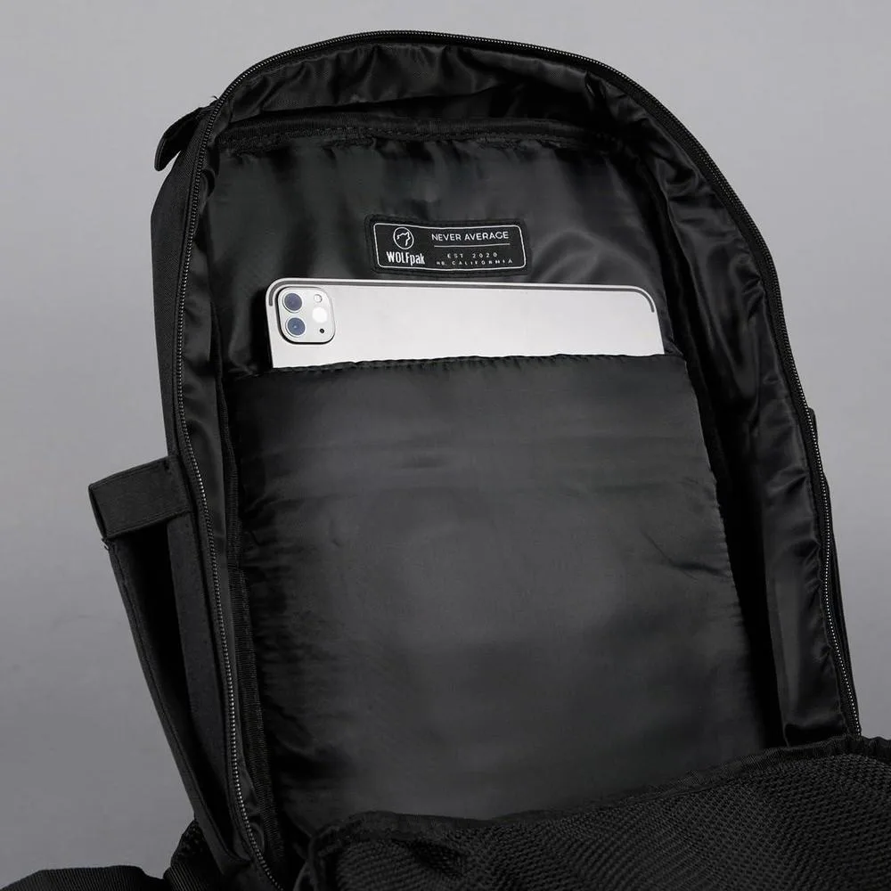 Mochila táctica impermeable WOLFpak con capacidad de 15L, diseño en color negro, personalizable y durable