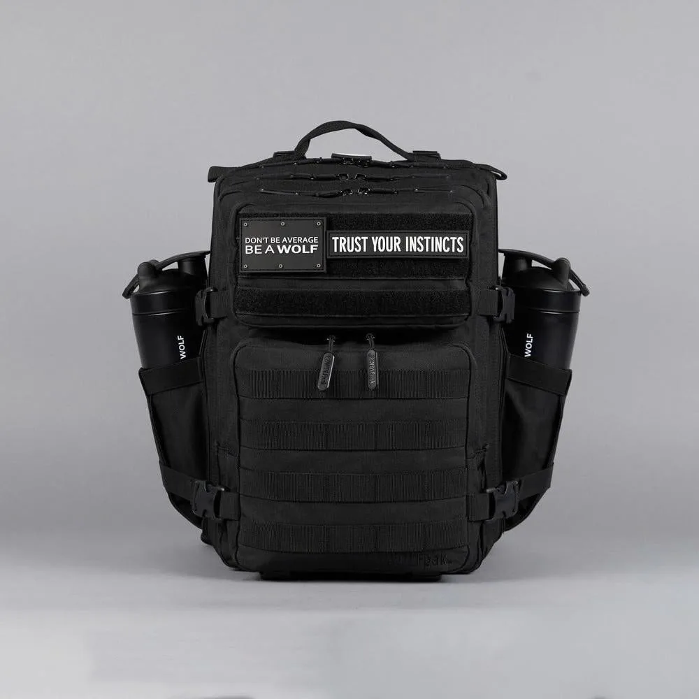 WOLFpak Mochila Negro Alpha de 25L resistente al agua, ideal para viaje o uso diario, con compartimento seguro y personalizable