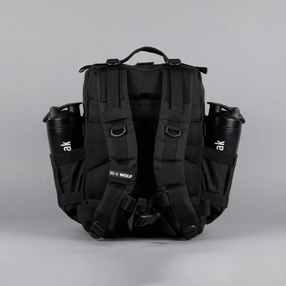 WOLFpak Mochila Negro Alpha de 25L resistente al agua, ideal para viaje o uso diario, con compartimento seguro y personalizable