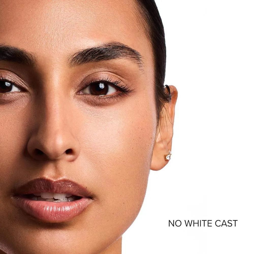 Hidratante Matificante con Color SPF 46 antienvejecimiento y protección UV, mejorando la hidratación y textura de la piel