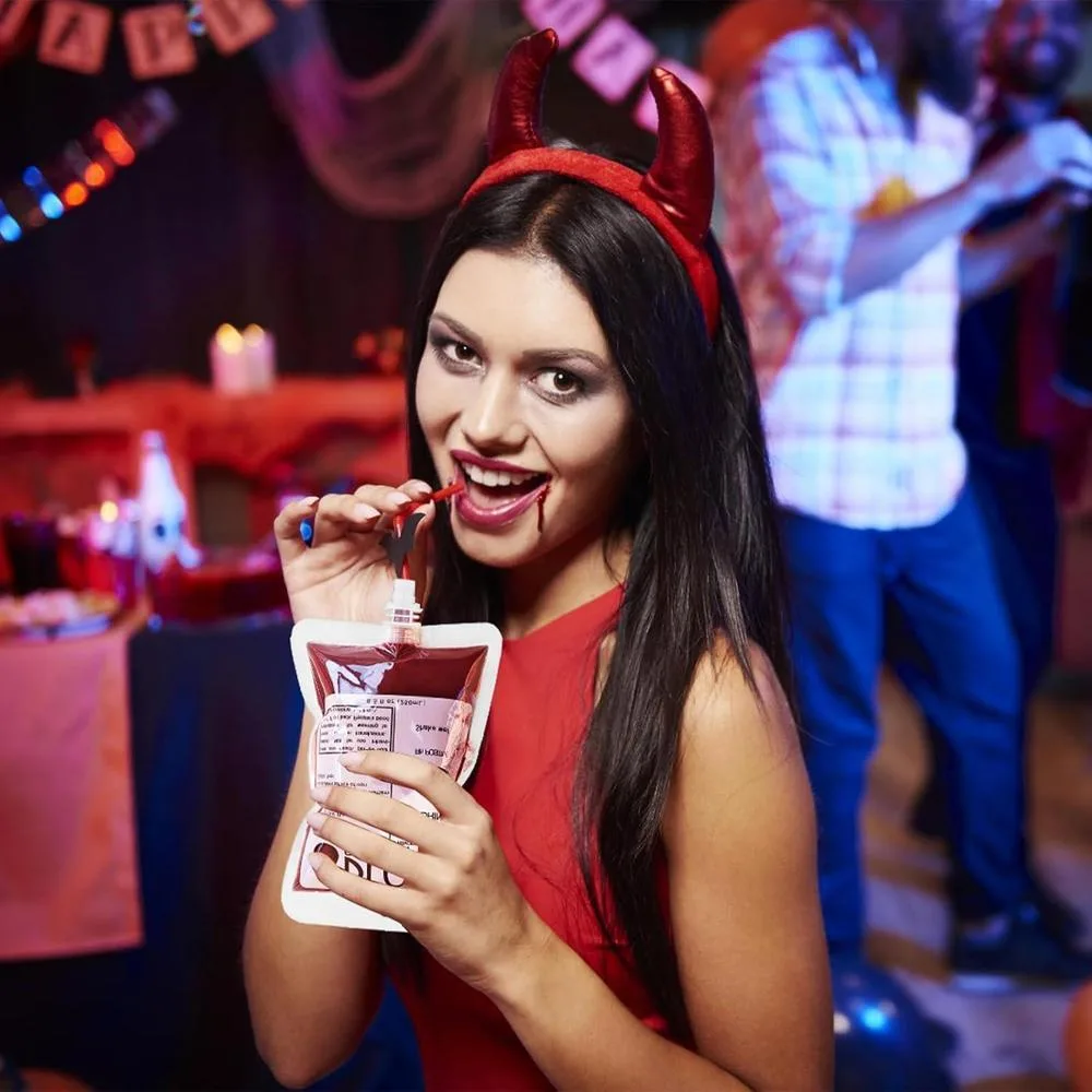 Paquete de 40 bolsas de sangre reutilizables para bebidas con embudo, decoración de fiestas de Halloween y eventos temáticos