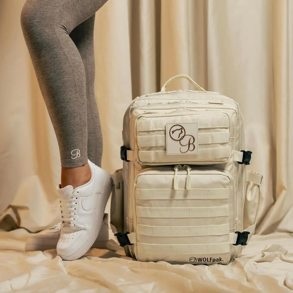 WOLFpak Mochila 35L Bombshell Sportswear en color crème, diseño unisex para actividades casuales y deportivas, hecha de poliéster resistente