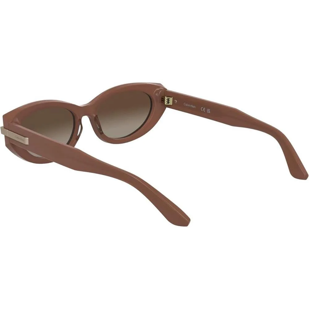 Calvin Klein Gafas de Sol para Mujer con Diseño Sofisticado, Estilo Ojo de Gato, Rosa Opalina con Lente Gradiente