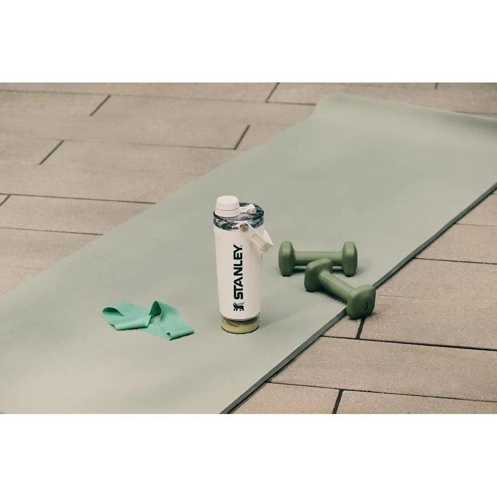 Stanley Activate - Botella agitadora de acero inoxidable a prueba de fugas con almacenamiento en base y tapa de flujo rápido
