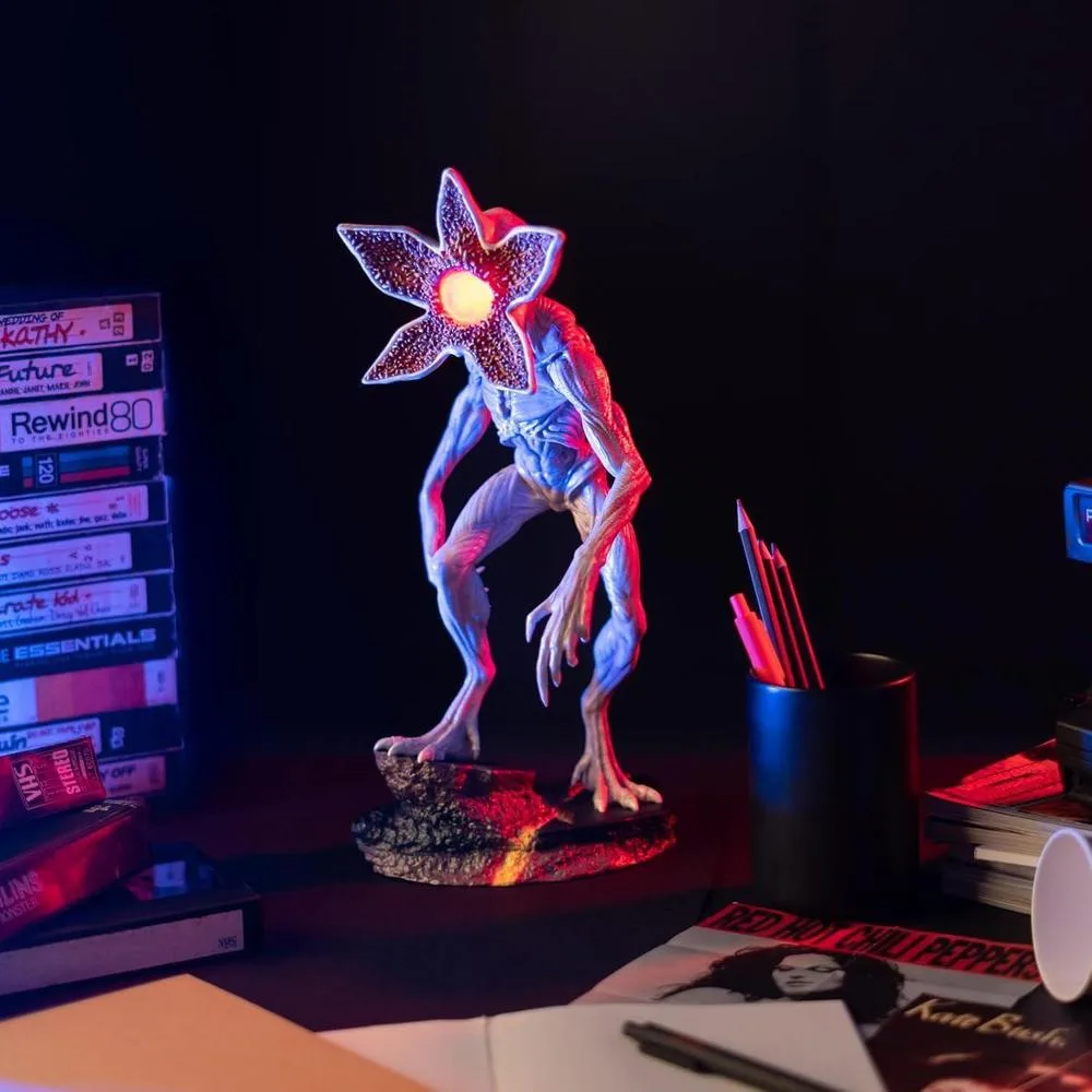 Lámpara Stranger Things con figura Demogorgon, edición coleccionista. Producto oficial de Netflix, alimentado por USB y batería