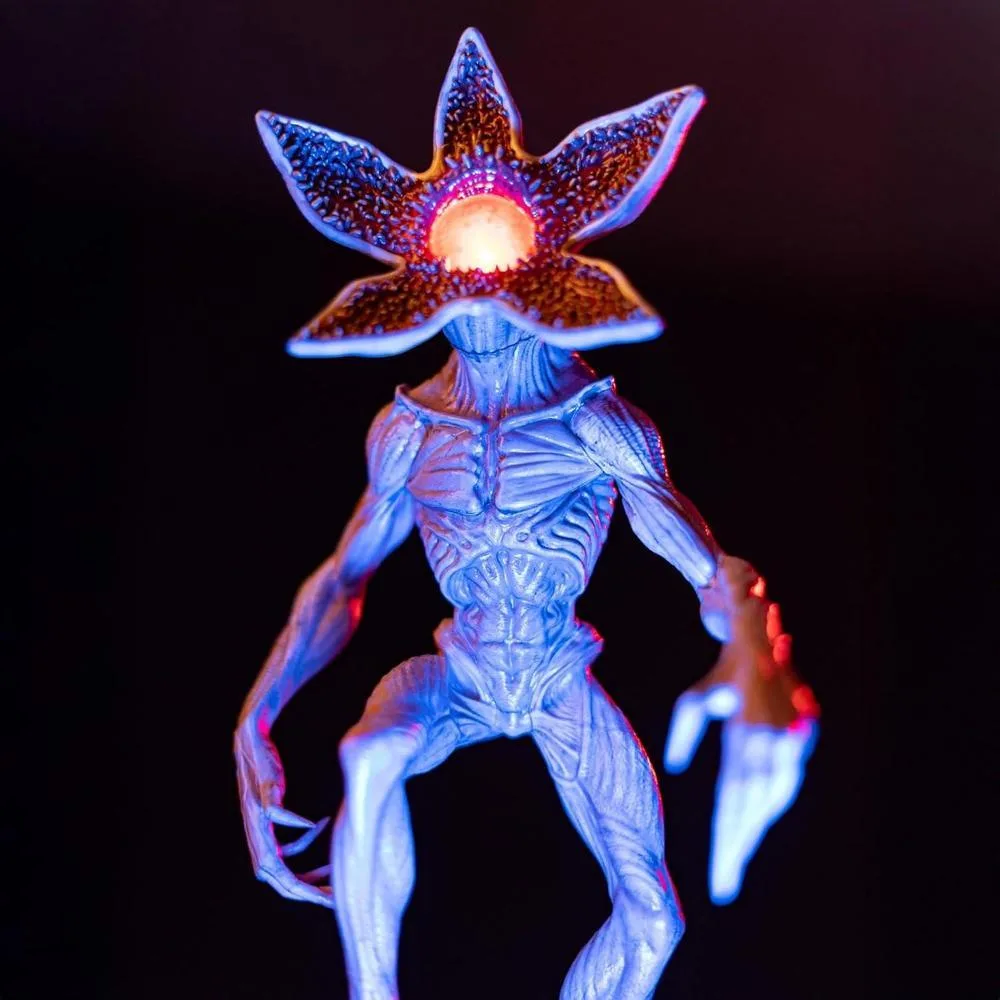 Lámpara Stranger Things con figura Demogorgon, edición coleccionista. Producto oficial de Netflix, alimentado por USB y batería