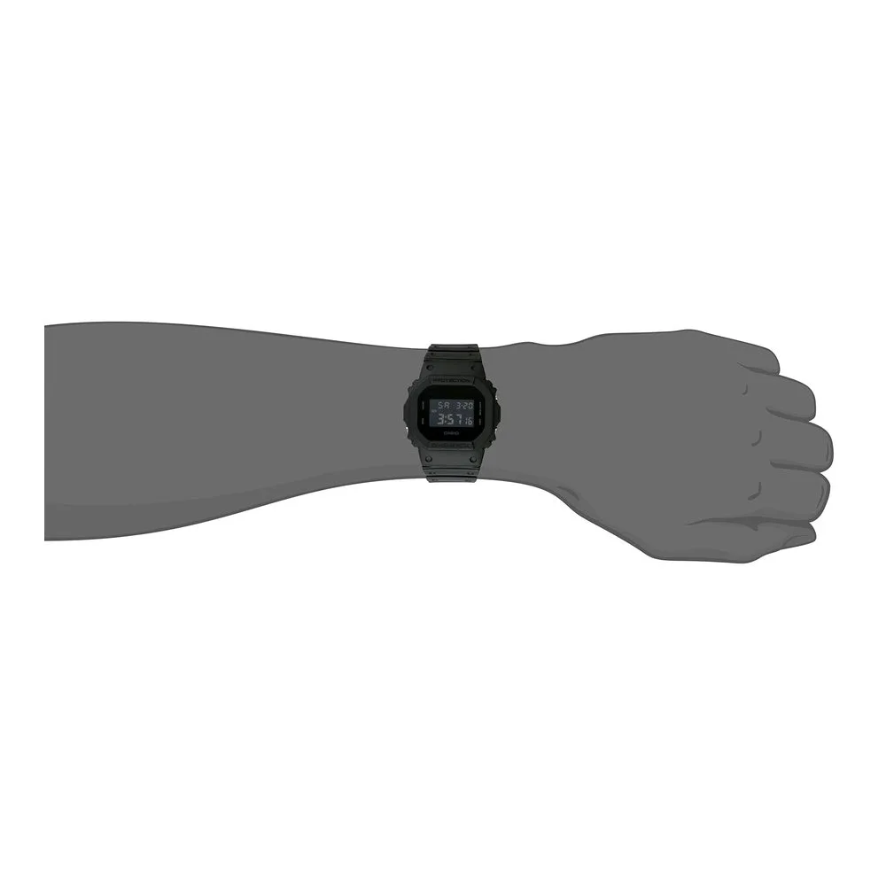 Reloj digital Casio G Shock DW-5600BB-1CR, movimiento de cuarzo, resistente al agua y golpes, ideal para deportes acuáticos