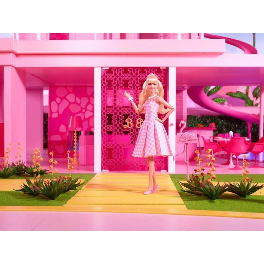 Muñeca Barbie The Movie de Margot Robbie, coleccionable con vestido de cuadros vichy rosa y collar de margaritas