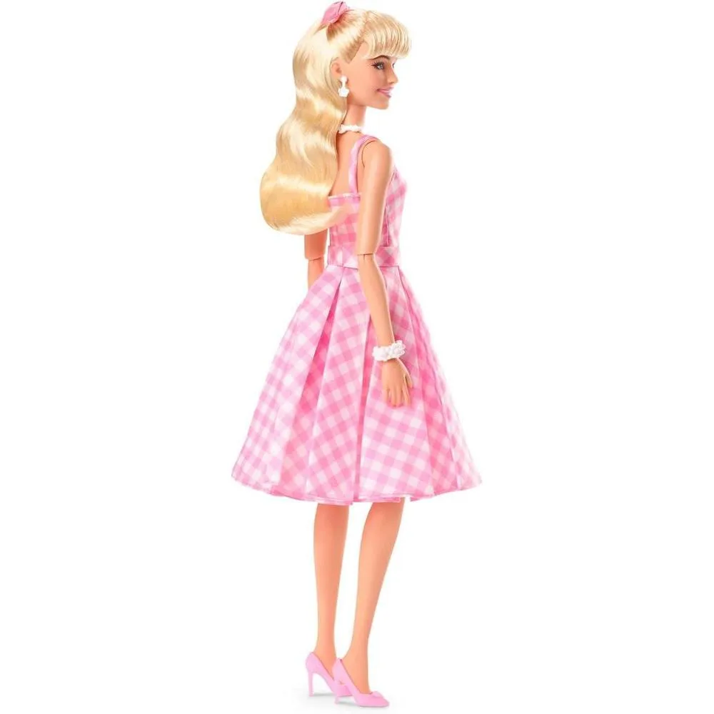 Muñeca Barbie The Movie de Margot Robbie, coleccionable con vestido de cuadros vichy rosa y collar de margaritas
