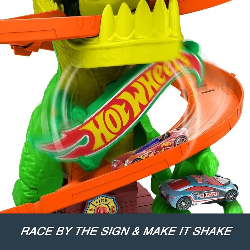 Hot Wheels Toy Car Track Set, City T-Rex Blaze Battle Playset & 1:64 Scale Die-Cast Vehicle with Spinning Dinosaur Eyes