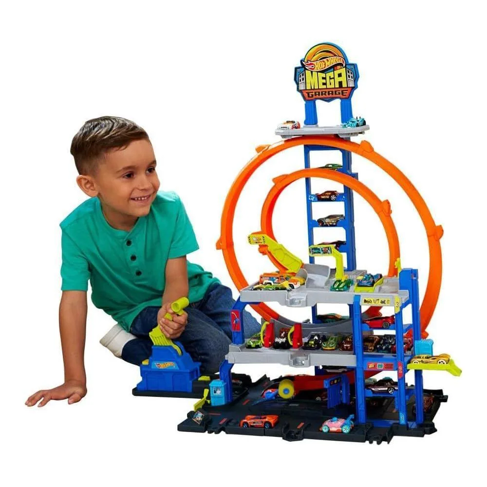 Set de pista Hot Wheels con coche, helicóptero, loops, almacenamiento para vehículos, adaptadores de velocidad, Mega Loop Garage