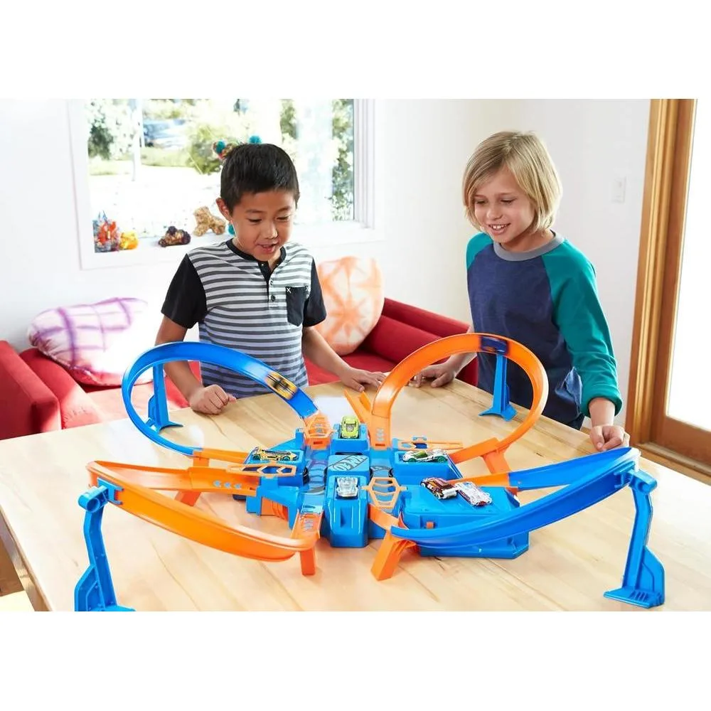 Hot Wheels Track Set con Auto de Juguete a Escala, Intersecciones para Choques, Booster Motorizado, Criss-Cross Crash Track