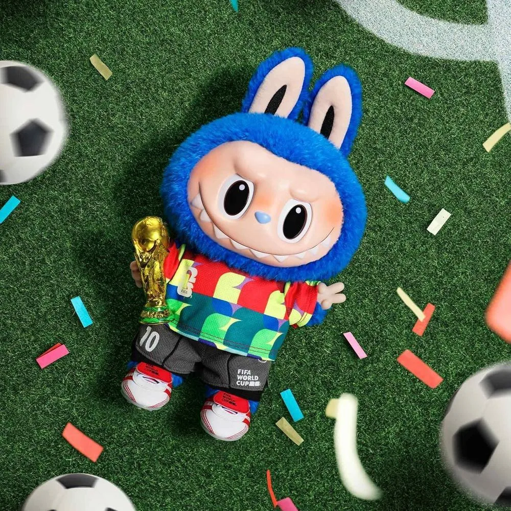 POP MART THE Monsters × FIFA: Peluche Labubu con Ropa Copa Mundial 2026, Regalo para Fans de Deportes, Adolescentes y Adultos