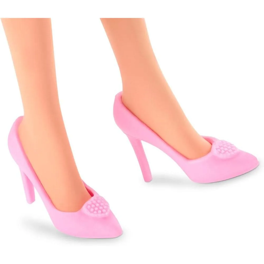 Muñeca Barbie The Movie de Margot Robbie, coleccionable con vestido de cuadros vichy rosa y collar de margaritas