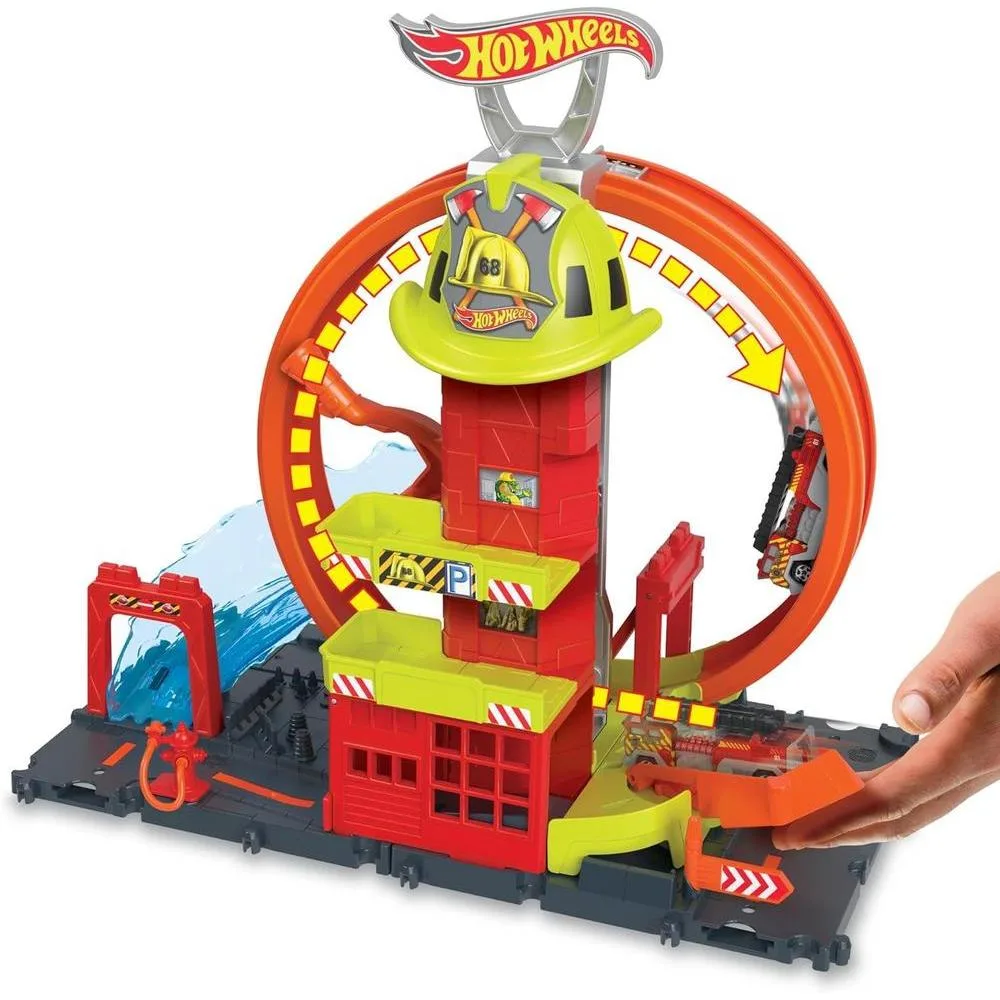 Hot Wheels City con auto de juguete, elevador manual, rampa temática y conexión a otros sets, Estación de Bomberos con super loop
